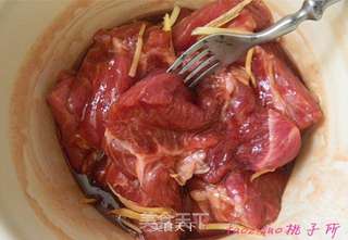 蜜汁叉烧肉的做法步骤:2