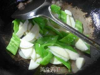 尖椒火腿肠炒茭白的做法步骤:6