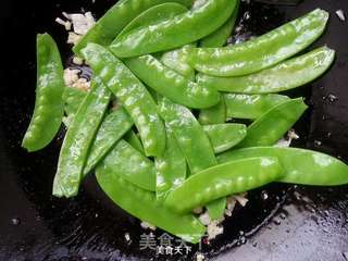 腰果胡萝卜炒荷兰豆的做法步骤:8