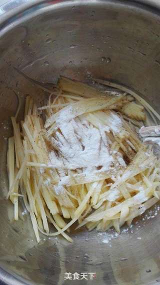 无油土豆丝饼的做法步骤:2