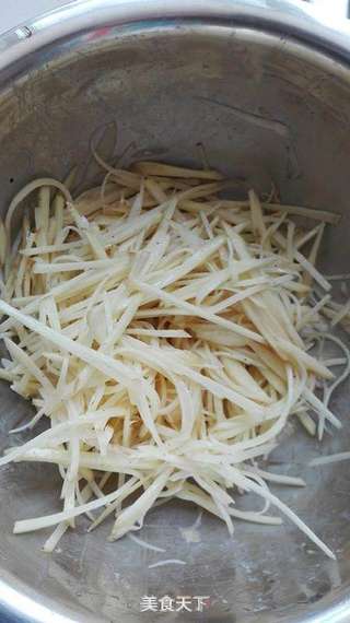 无油土豆丝饼的做法步骤:3