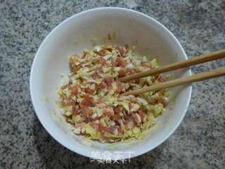 圆白菜猪肉馅盒子的做法步骤:7