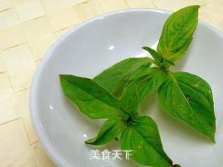 三杯鸡烧茭白笋的做法步骤:6