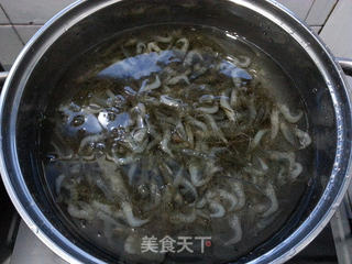 鸡蛋炒虾的做法步骤：1