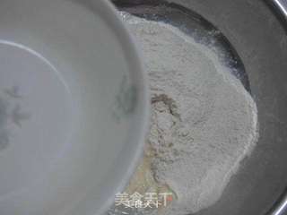 圆白菜猪肉馅盒子的做法步骤:8