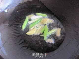 脆嫩可口---爆炒鱿鱼卷的做法步骤:7