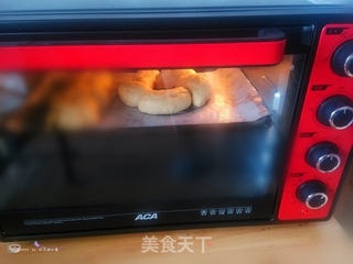 淡奶油花环面包的做法步骤:9