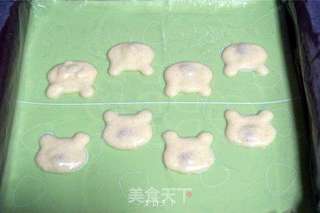 小熊彩绘蛋糕卷的做法步骤:9