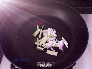 葱焗小鱼干的做法步骤:3