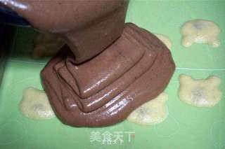 小熊彩绘蛋糕卷的做法步骤:13