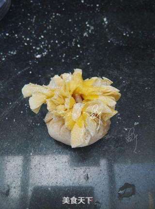 蛋黄菊花蒸饺的做法步骤:10