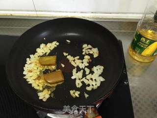 给小朋友果腹的快手炒饭之【咖喱鸡饭】的做法步骤:2