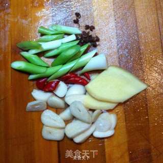 红烧鸭肉的做法步骤：1