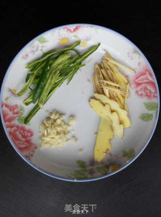清蒸肉末鲫鱼的做法步骤：2