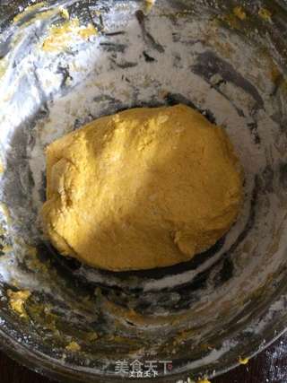 南瓜芝麻球的做法步骤：5