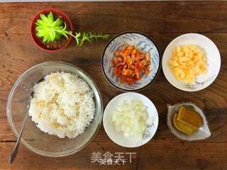 给小朋友果腹的快手炒饭之【咖喱鸡饭】的做法步骤：1
