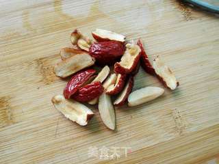 红枣桂圆小米粥的做法步骤:2