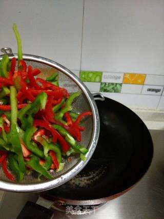 彩椒虾皮小炒的做法步骤：3