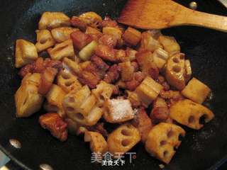 五花肉炖藕块的做法步骤:9