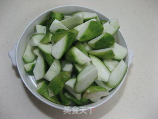 蒜茸丝瓜的做法步骤:2