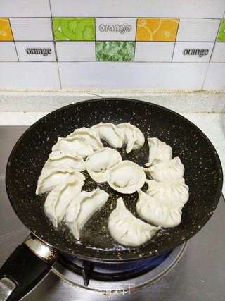 鲜嫩海蛎煎饺的做法步骤:7