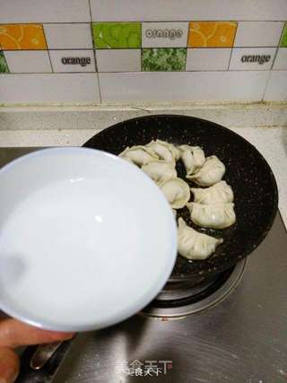鲜嫩海蛎煎饺的做法步骤:8