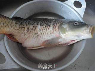 酱烧鲤鱼的做法步骤:2