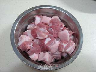 五花肉炖藕块的做法步骤:2