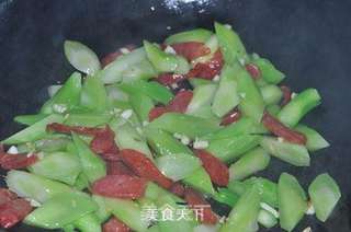 芥蓝炒腊肠的做法步骤:8