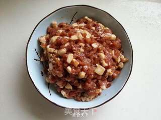 槐花肉包子的做法步骤:2