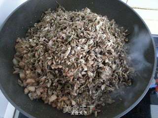 槐花肉包子的做法步骤:5