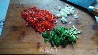 红椒韭菜炒河虾的做法步骤:3