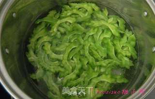 姜丝儿拌苦瓜的做法步骤:4