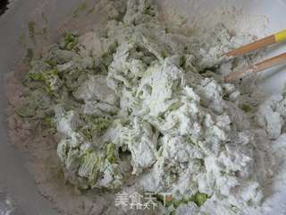菠菜手擀面的做法步骤:2