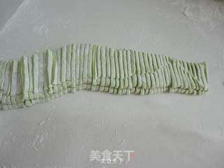 菠菜手擀面的做法步骤:7