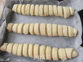 桑葚酱毛毛虫面包的做法步骤:10
