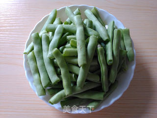 干煸四季豆的做法步骤:2