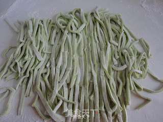 菠菜手擀面的做法步骤:8