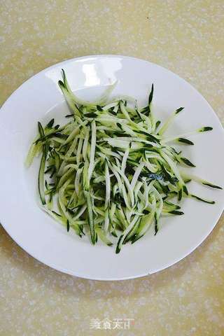 夏日不可少的一碗面【花生酱拌面】的做法步骤：5