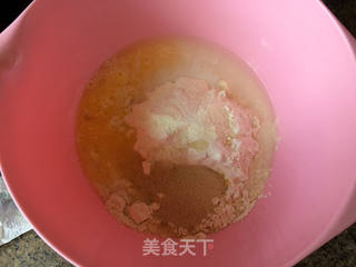 香肠花环面包的做法步骤：1