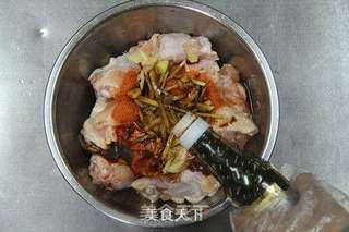 舌尖上的美食——蜜汁烤鸡腿的做法步骤:2