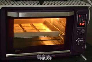 好吃到你味蕾都融化—葱香苏打饼的做法步骤:7
