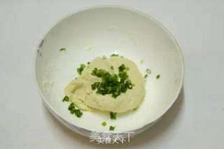 好吃到你味蕾都融化—葱香苏打饼的做法步骤:2