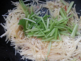 芹菜炒土豆丝的做法步骤:6