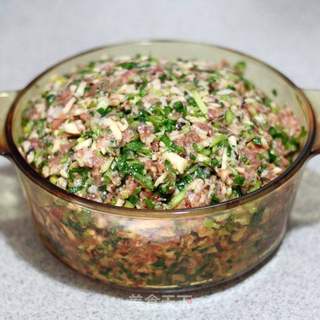 父母的味道-----香菇芹菜鲜肉饺的做法步骤:9