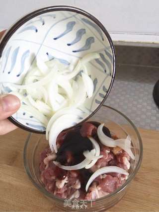 孜然羊肉的做法步骤:3
