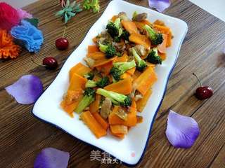 西兰花炒胡萝卜肉的做法步骤:12