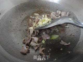 西兰花炒胡萝卜肉的做法步骤:7