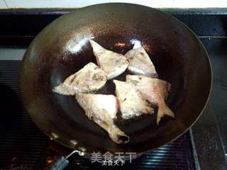 蒜子红烧小鲳鱼的做法步骤:4