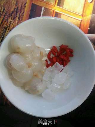 芙蓉出水（银耳荔枝糖水）的做法步骤：2